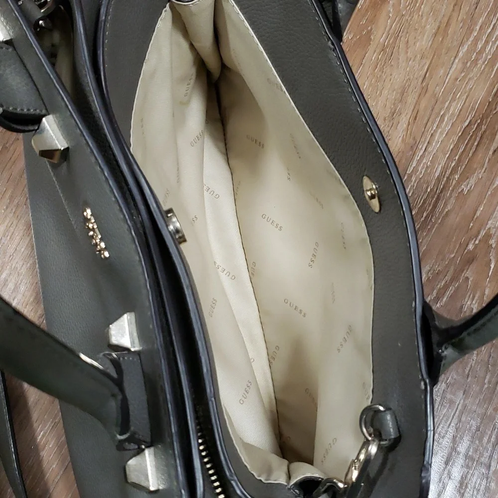 Guess Los Angeles Shoulder or Handbag Travel Carry On Vacation Luxury Fancy - Picture 11 of 17